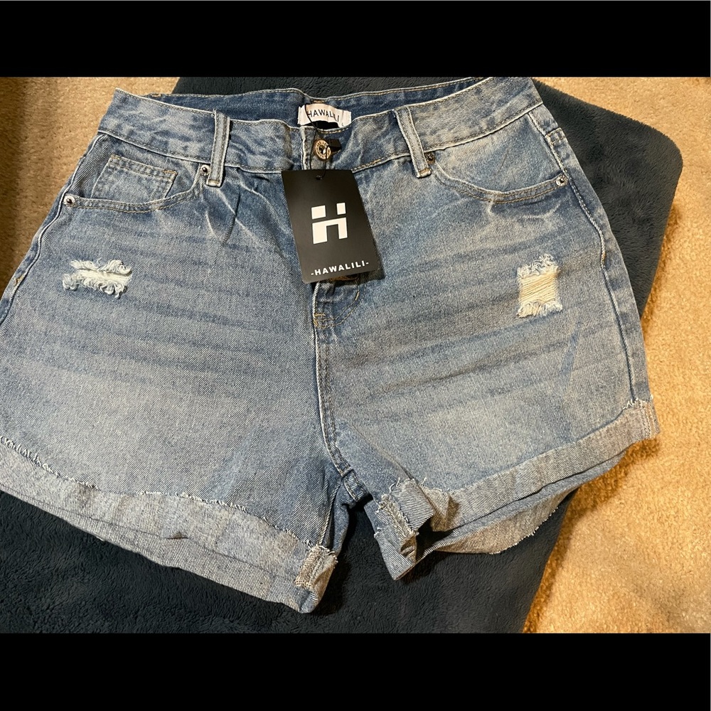 ❤️‍🔥SOLD*$5❤️‍🔥NWT Hawalili Jean shorts size Large